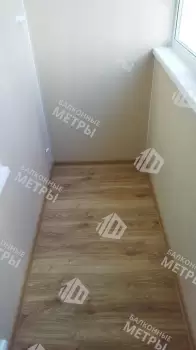 Остекление балкона с отделкой в многоквартирном доме Остекление балкона с отделкой в многоквартирном доме