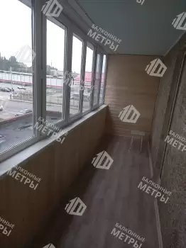 Отделка балкона с утеплением и остеклением Rehau Отделка балкона с утеплением и остеклением Rehau