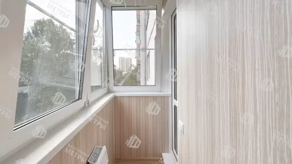 Отделка балкона МДФ с утеплением и остеклением Отделка балкона МДФ с утеплением и остеклением