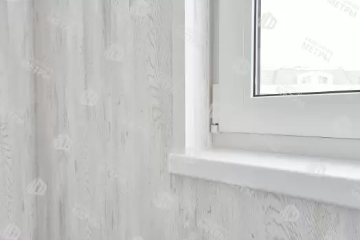 Отделка балкона МДФ панелями с эркерным остеклением Rehau Отделка балкона МДФ панелями с эркерным остеклением Rehau