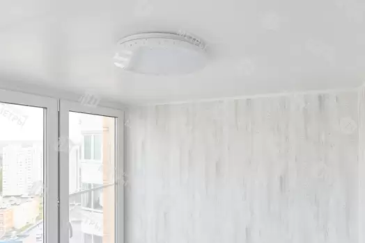 Отделка балкона МДФ панелями с эркерным остеклением Rehau Отделка балкона МДФ панелями с эркерным остеклением Rehau