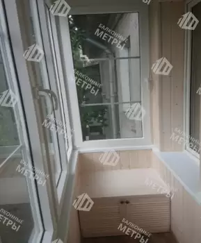 Остекление и отделка балкона деревянной вагонкой Остекление и отделка балкона деревянной вагонкой