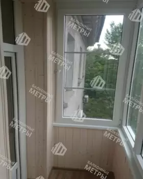 Остекление и отделка балкона деревянной вагонкой Остекление и отделка балкона деревянной вагонкой