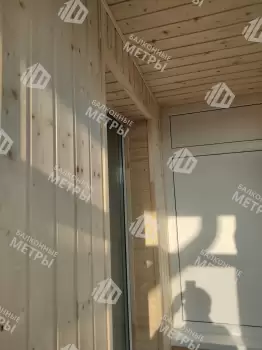 Холодное остекление балкона и отделка деревянной вагонкой Холодное остекление балкона и отделка деревянной вагонкой