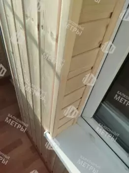 Холодное остекление балкона и отделка деревянной вагонкой Холодное остекление балкона и отделка деревянной вагонкой