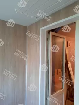 Отделка балкона под ключ ламинатом и натяжным потолком Отделка балкона под ключ ламинатом и натяжным потолком