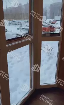 Панорамное остекление балкона и отделка ламинатом и панелями ПВХ Панорамное остекление балкона и отделка ламинатом и панелями ПВХ