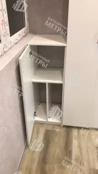Отделка балкона гипсокартоном и ламинатом с установкой шкафа и тумбы Отделка балкона гипсокартоном и ламинатом с установкой шкафа и тумбы