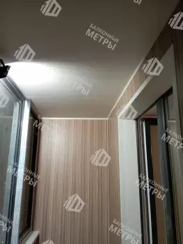 Отделка стен и потолка балкона ПВХ панелями Отделка стен и потолка балкона ПВХ панелями