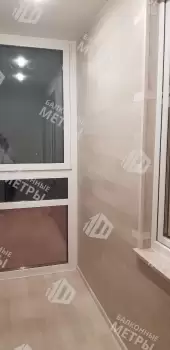 Панорамное остекление с тонировкой и отделка балкона Панорамное остекление с тонировкой и отделка балкона